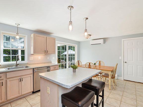 5th image of 40 Shorewood Drive