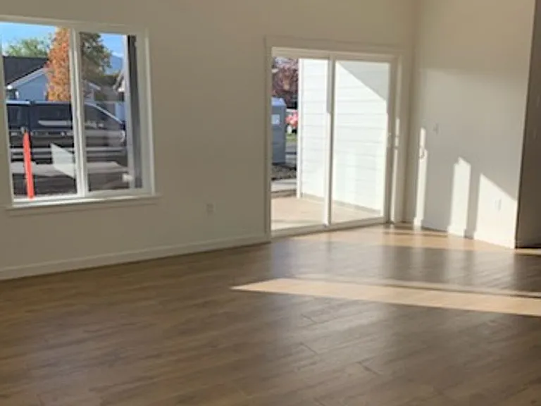 2218 N Chaffee St — Photo 8
