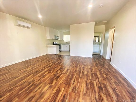 4th image of 20245 Bassett St