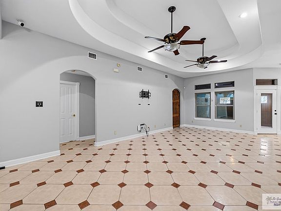 3rd image of 1513 Christian Cir