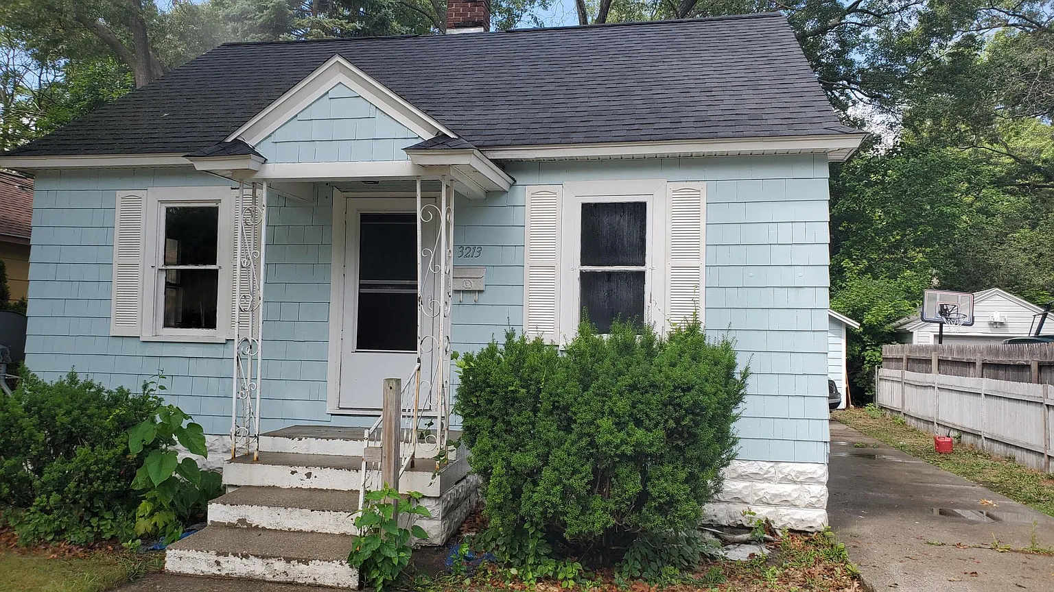 3213 Highland St photo 1