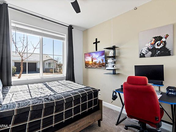4th image of 554 E HAZELNUT Lane