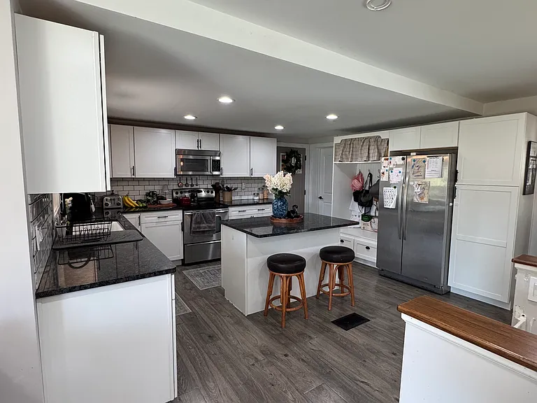 1365 James Ave — Photo 4