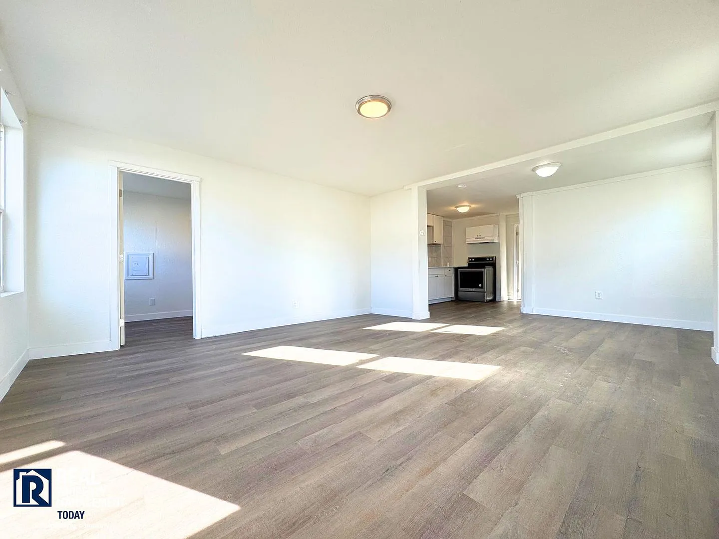 Hallassan Investments - Woo - 204-212 — Photo 3