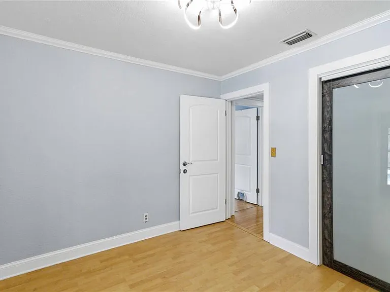 2713 W Braddock St — Photo 22