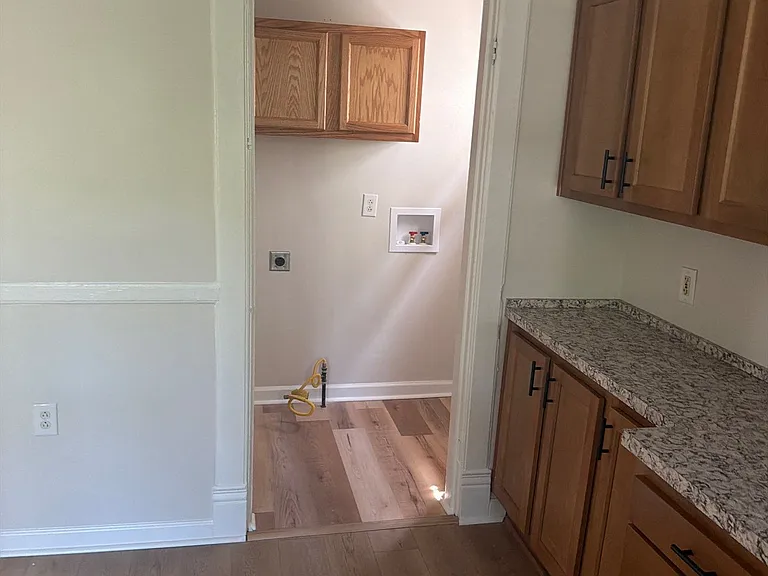 427 Montana Ave — Photo 17