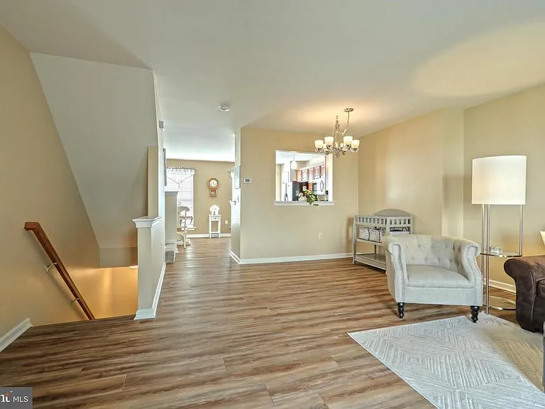 2723 Foxshire Dr — Photo 6