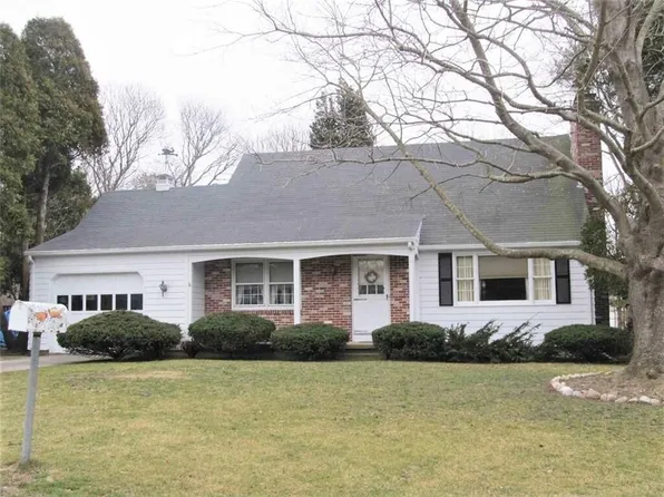 67 Lambert St, Narragansett, RI 02882