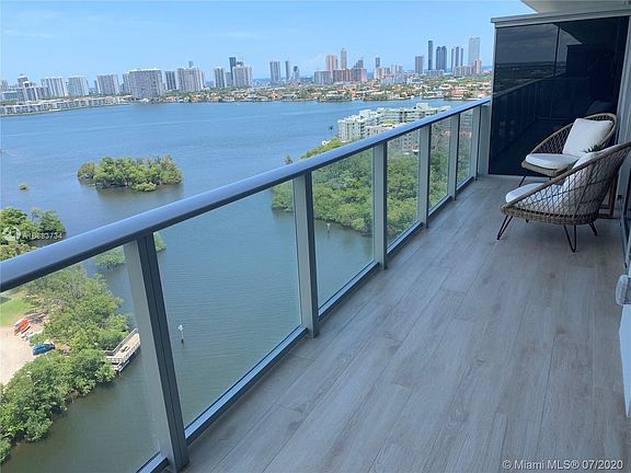 2nd image of 16385 Biscayne Blvd Unit 1906