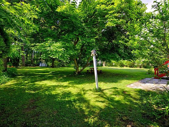 4th image of 35 Barmont Dr