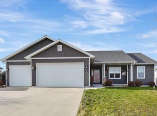 360 Buena Vista Dr, Arlington, WI 53911