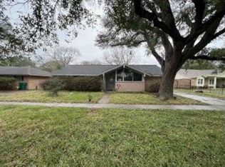 2033 Willow Wisp Dr, Seabrook, TX 77586