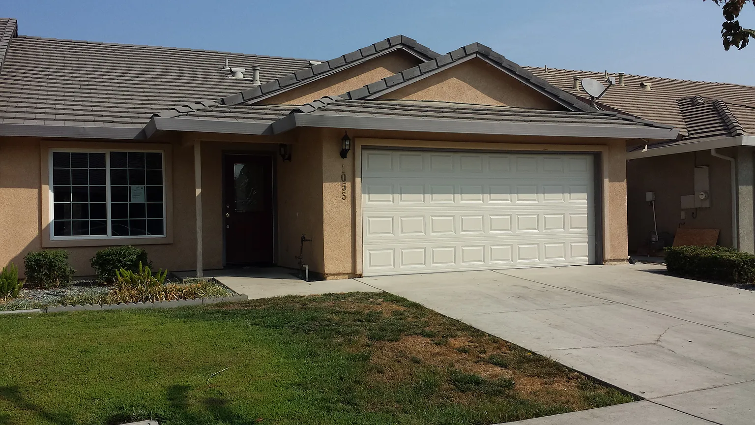 1053 Courtyard Dr photo 1