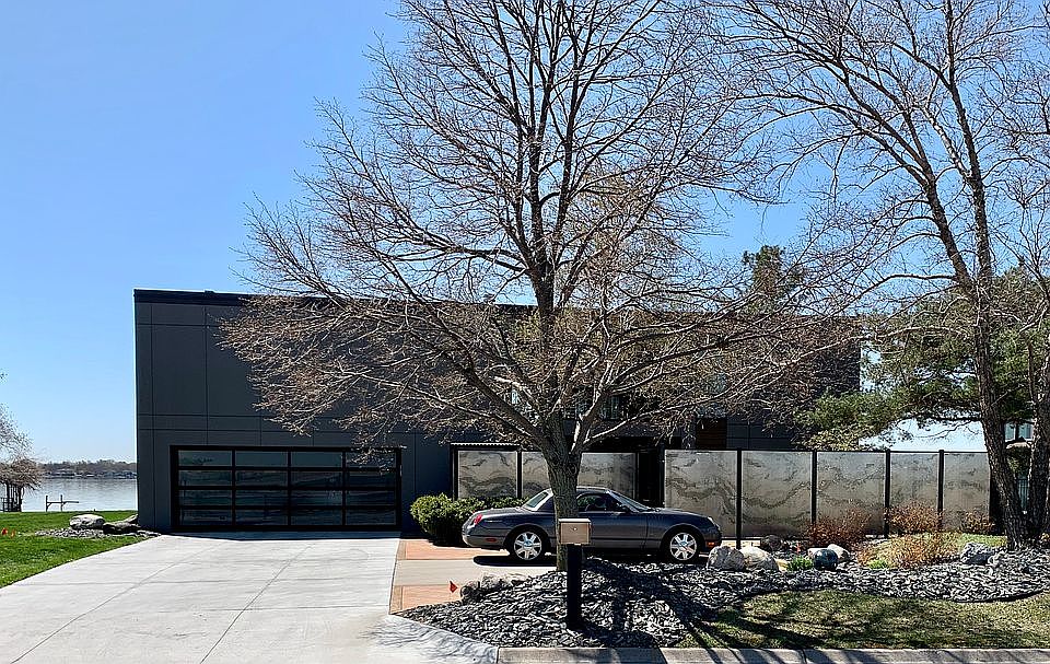 1st image of 972 N Lakeshore Dr