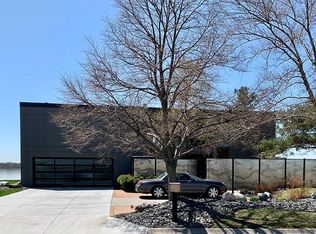 972 N Lakeshore Dr, Lincoln, NE 68528