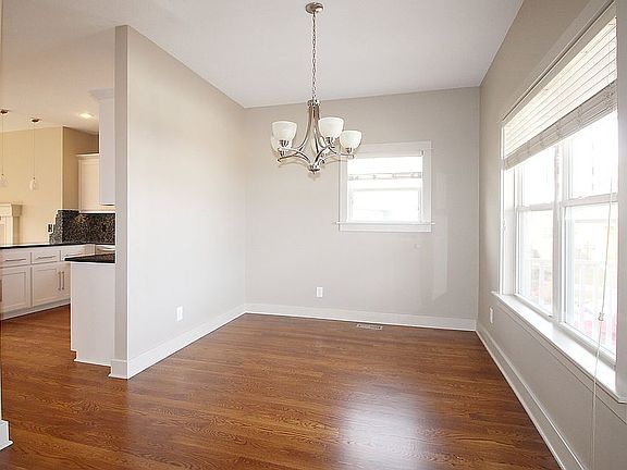 4th image of 3816 S Thompson Cir