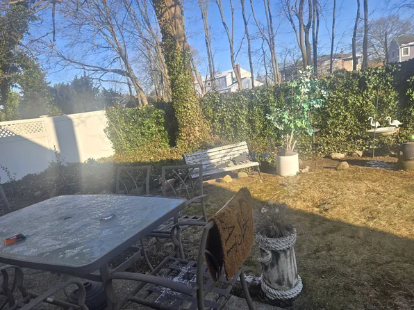 (undisclosed Address), Seaford, NY 11783