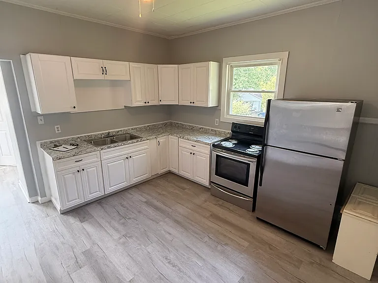 518 Lakeside Ave — Photo 8