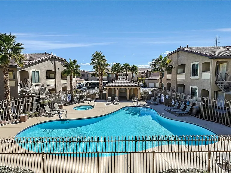 2305 W Horizon Ridge Pkwy #1523 — Photo 3