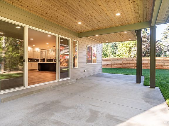 4th image of 8639 Evergreen Drive NE