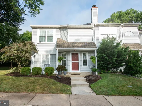 15 Old Mill Ln, Holland, PA 18966