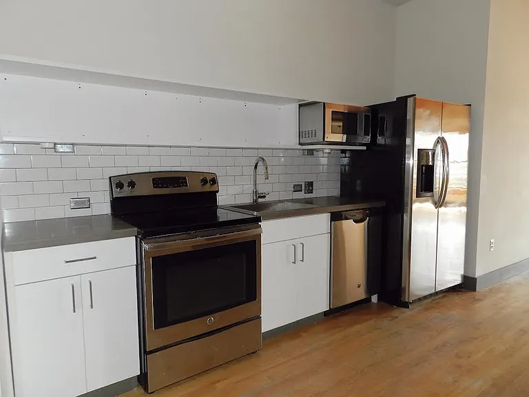 222 N Central St — Photo 34
