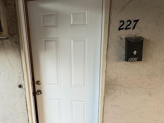 3rd image of 227-231 Cordova Ln #227