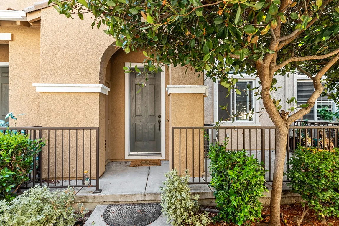 1865 Garzoni Pl — Photo 1