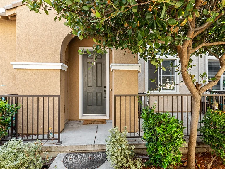 1865 Garzoni Pl — Photo 1