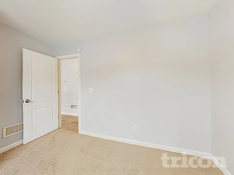 6345 Queensdale Dr — Photo 7