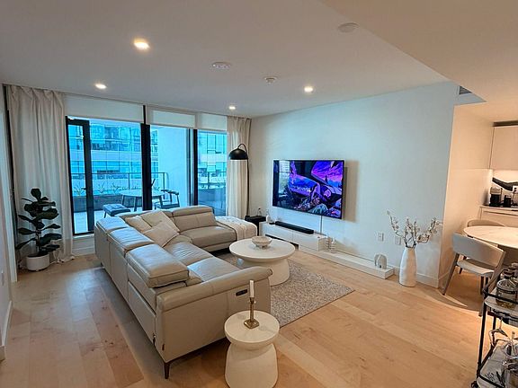 3rd image of 135 E 13th St #515