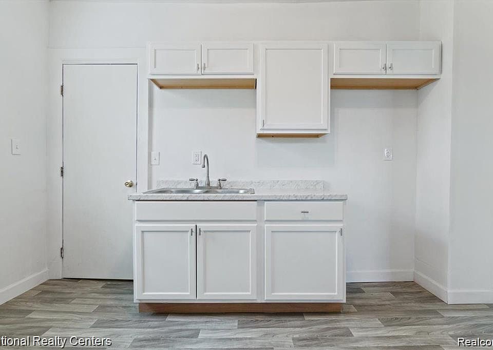 932 E Euclid St, photo 9