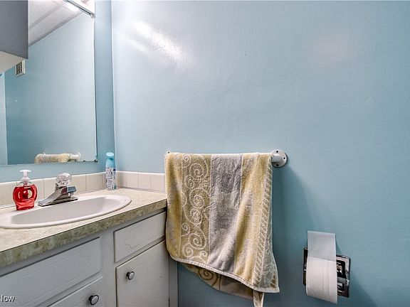 5th image of 108 Doncaster Ct #108