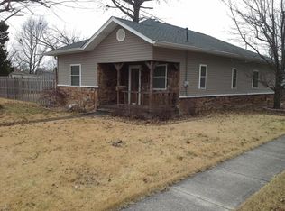 811 E John St, Christopher, IL 62822