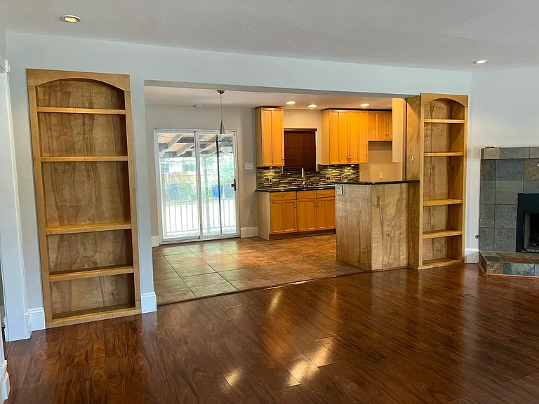 1313 Casa Vale Dr — Photo 9