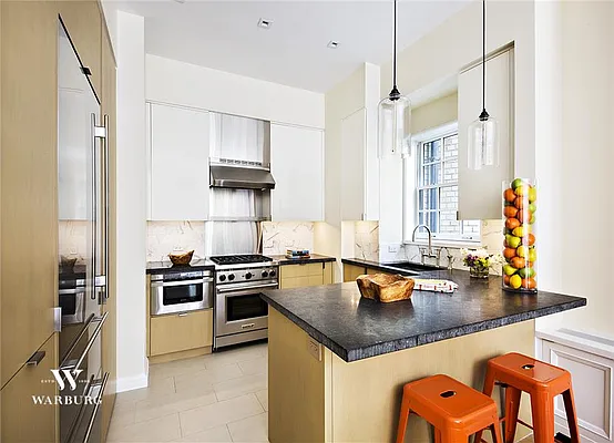 Sold by Warburg | media 2