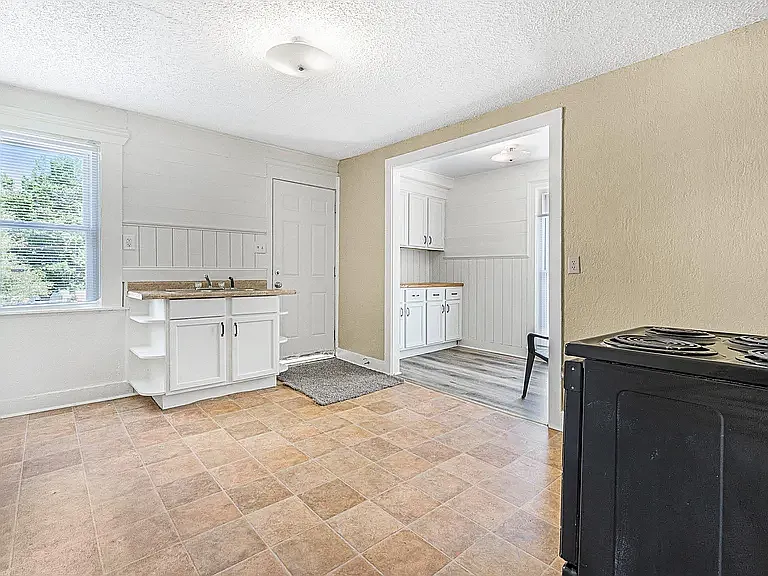 2 bed, $1,200 — Photo 3
