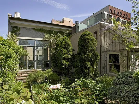 Sold by Sotheby's International Realty | media 2