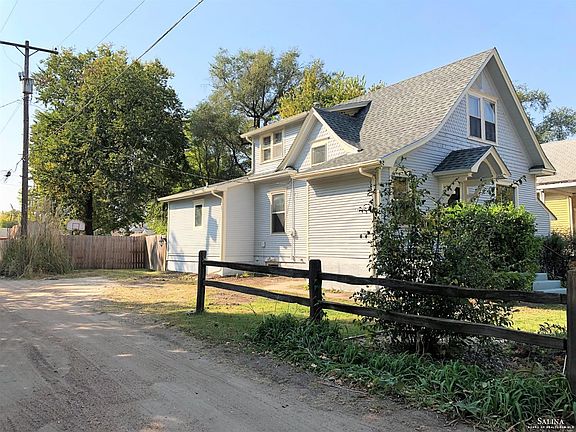 3rd image of 415 Charles St
