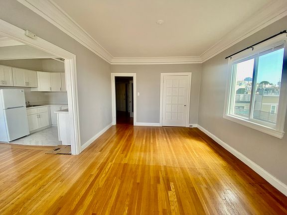 5th image of 2335 Larkin St #41