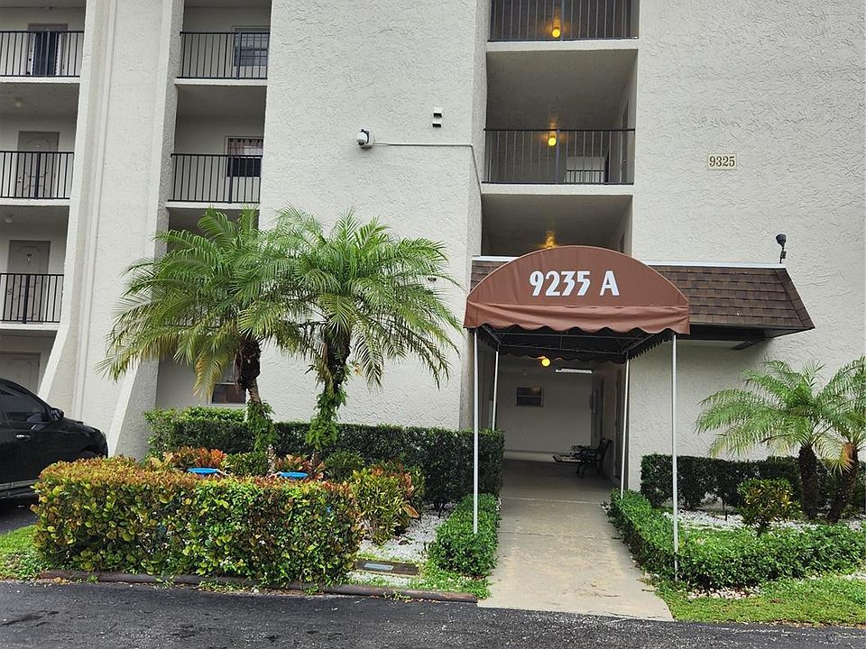 2nd image of 9325 Lagoon Place #408