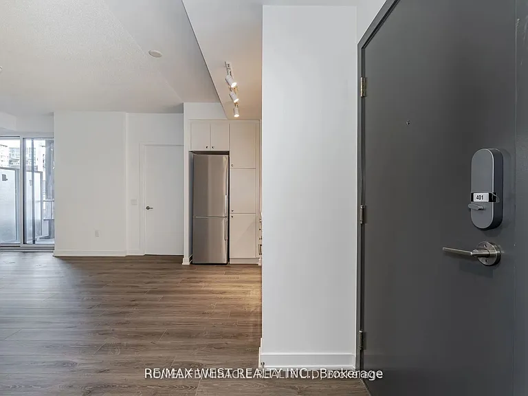 9 Tecumseth St #401 — Photo 5