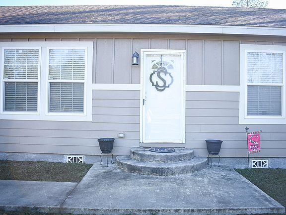 2nd image of 2068 N Park Ln