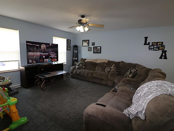 2nd image of 605 W Pine St