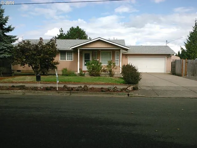 3504 E St photo 1