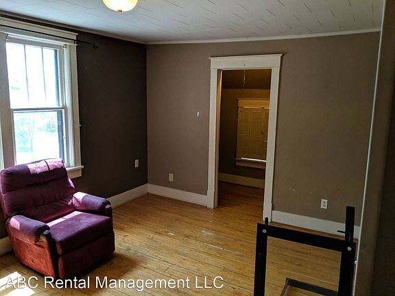 4th image of 214 1/2 E Ross Ave