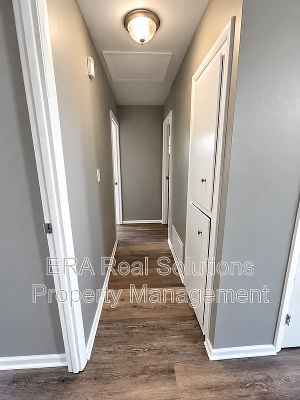 3 bed, 1.0 bath, 954 sqft, $1,450 — Photo 3