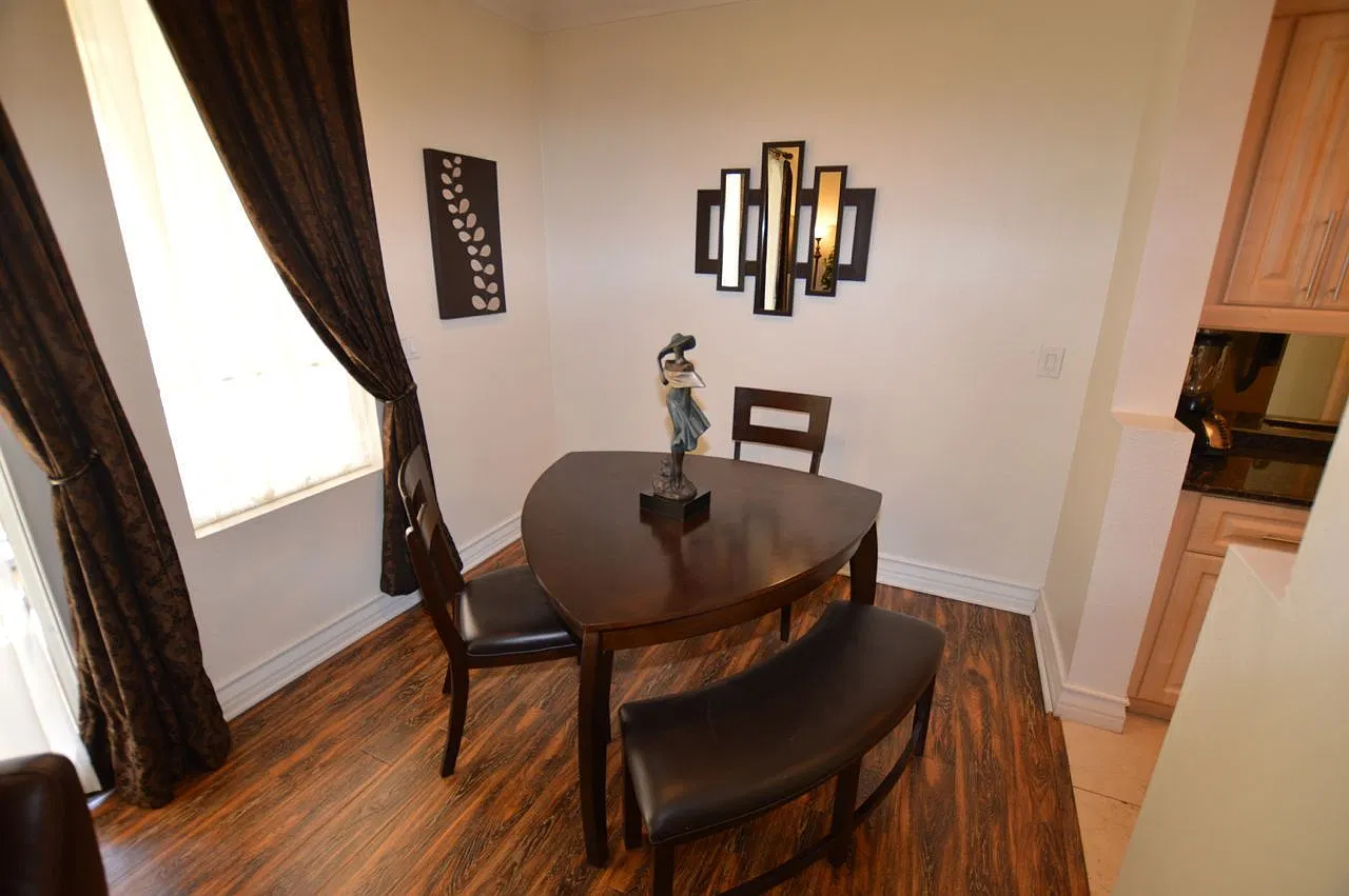 Meridian Luxury Condo W/Main Pool View. Utilities & Cable Services Not Included In Advertised Ren... — Photo 1