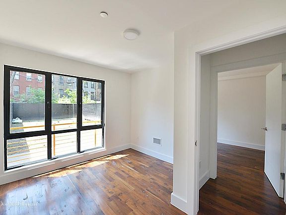 3rd image of 838 Halsey St