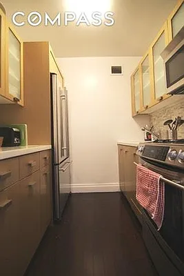 Rented by Compass | media 25